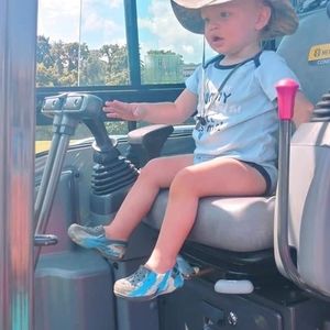 Meet your Posher, Dougie